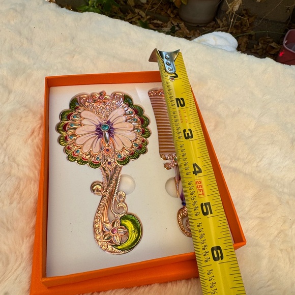 Peacock mirror and comb set. - Picture 3 of 5